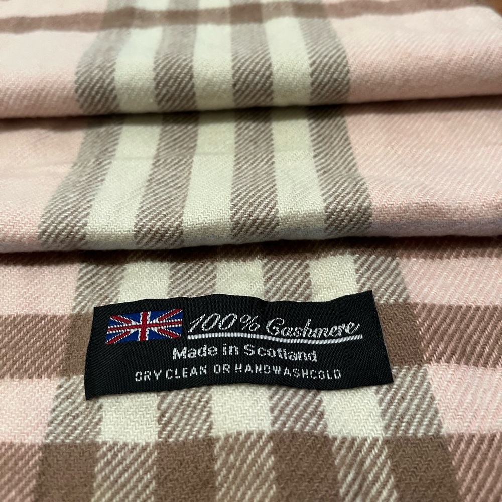 100% Cashmere Made In Scotland Pink, Brown, Green Plaid Fringe Soft Wint… - Picture 3 of 7